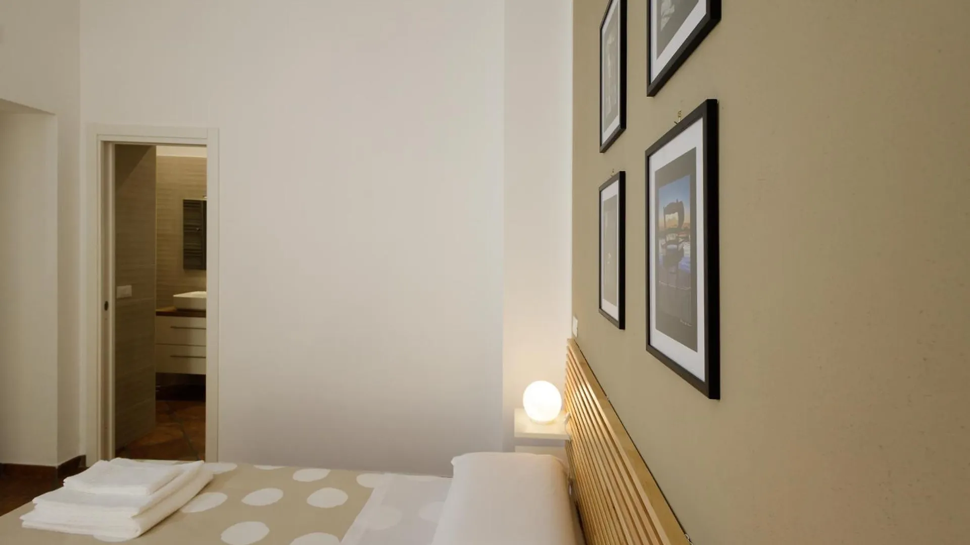 Frankie Sweet Home Naples Bed & Breakfast