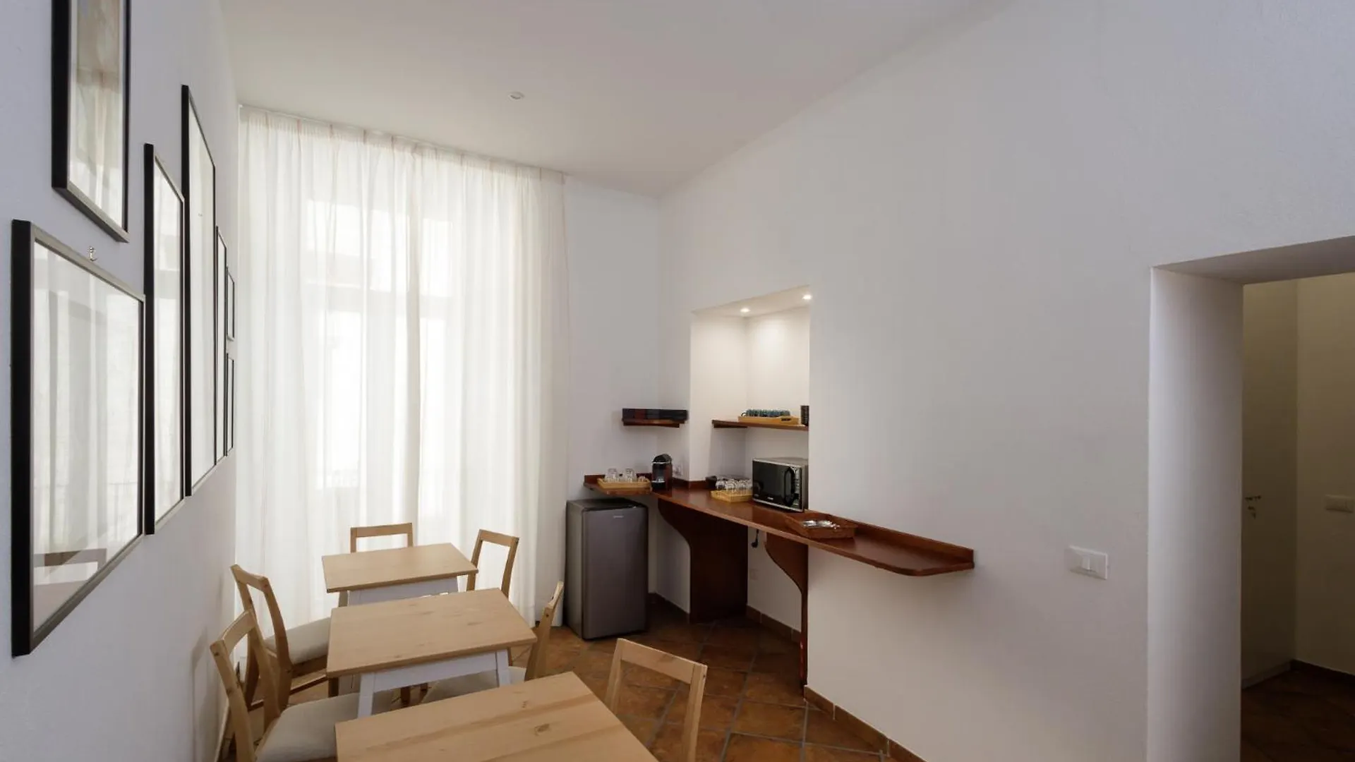 Frankie Sweet Home Naples Italy