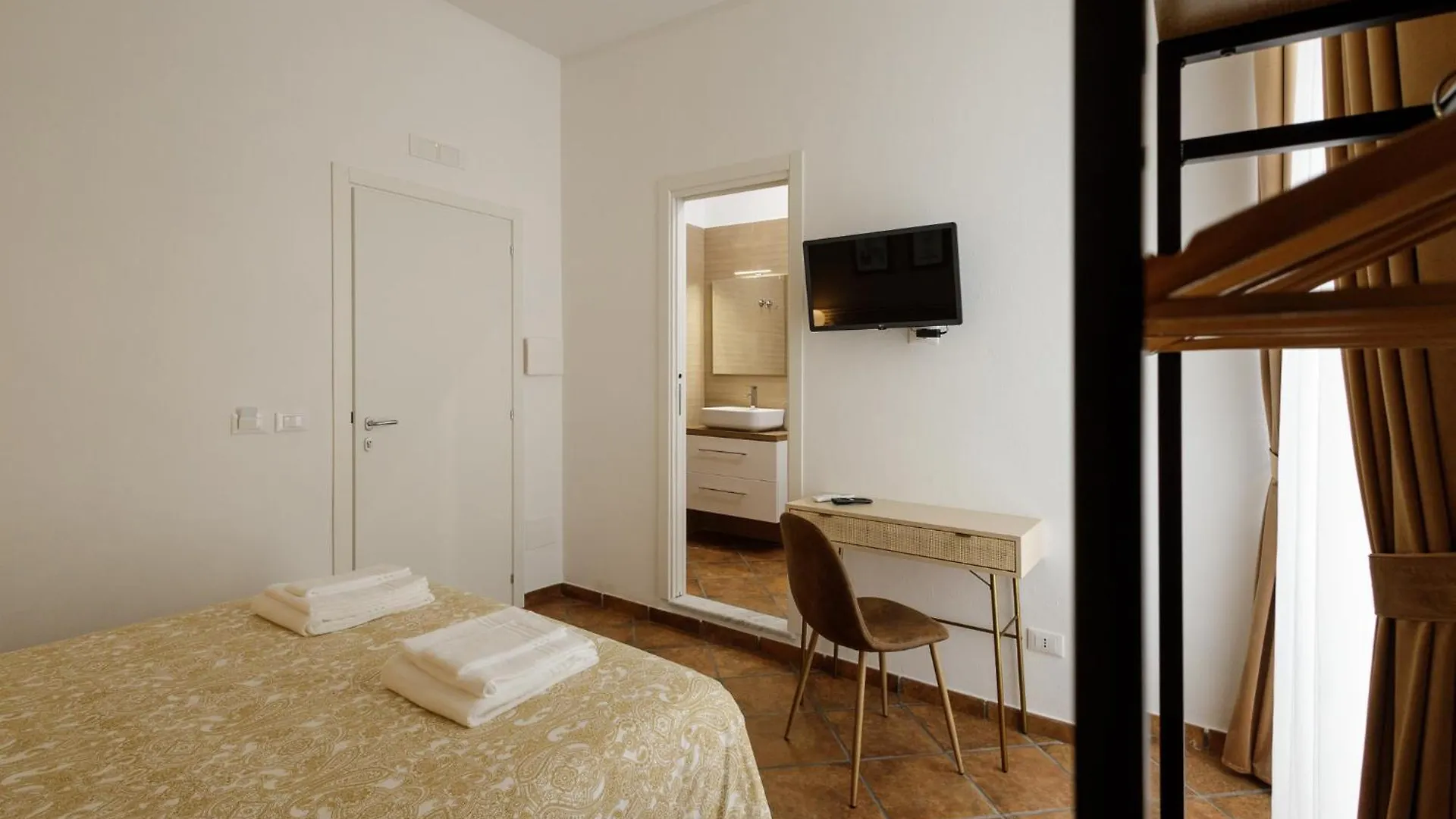 Frankie Sweet Home Naples Italy