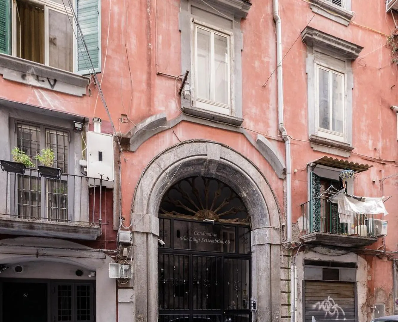 Frankie Sweet Home Naples